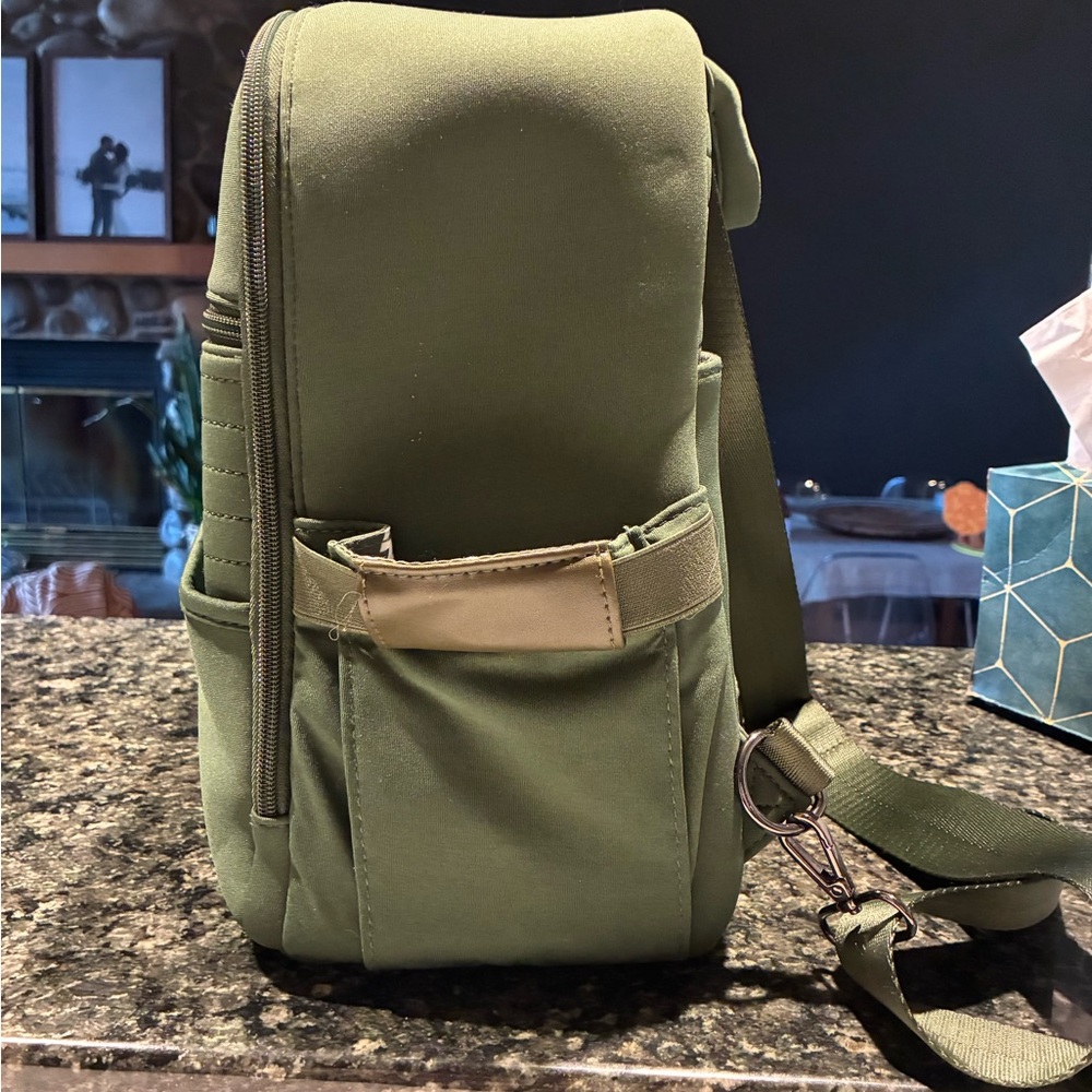 Rad Rev full size backpack - Picture 2 of 2
